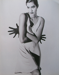Silhouettes_Watson_Vogue_Italia_January_1991_06.thumb.png.db33df2415115a11ac7823c28f8147a6.png
