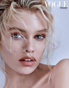 Stella-Maxwell-Beauty05.thumb.jpg.d7f565808c9accda1a58ffcb3d5fc64f.jpg