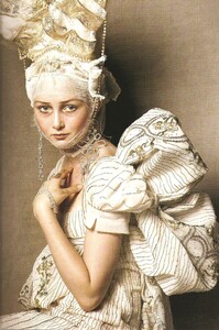 VogueITSuppl_March2005_Couture_002.JPG