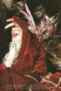 VogueITSuppl_March2005_Couture_010.JPG