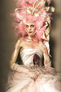 VogueITSuppl_March2005_Couture_011.JPG