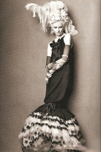 VogueITSuppl_March2005_Couture_013.jpg
