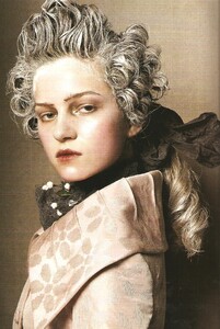 VogueITSuppl_March2005_Couture_015.JPG
