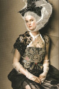 VogueITSuppl_March2005_Couture_017.JPG