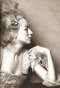 VogueITSuppl_March2005_Couture_020.JPG