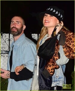 adam-levine-behati-prinsloo-private-party-02.jpg