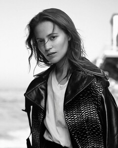 alicia-vikander-for-marie-claire-magazine-france-november-2019-0.thumb.jpg.52e749d0e00216e6ca723a99b6d9a792.jpg