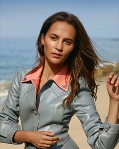 alicia-vikander-for-marie-claire-magazine-france-november-2019-1.thumb.jpg.06025c33ddaf8d3bfef80b6ebdf8e5d4.jpg