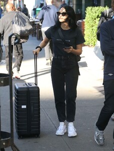 camila-mendes-with-luggage-new-york-10-23-2019-0.thumb.jpg.fa3d7754cf8b05989c748ded2b8a8ac6.jpg