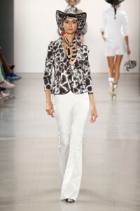 chiara-boni-s20-06.thumb.jpg.2d91b765d377ef7bd9766721c16dfae4.jpg