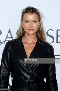 chloe-lecareux-attends-the-kerastase-party-at-port-debilly-on-june-26-picture-id1158496611.jpg