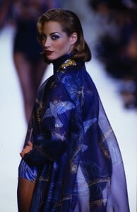 chloe-ss-1992-christy.thumb.jpg.01e68ce0b5022c91d433f1835d7a650c.jpg