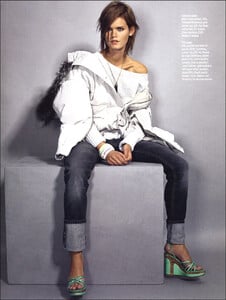 fc_MarieClaireUK-Dec2003_Jenny-Nielsen-04_phDavid-Oldham.jpg