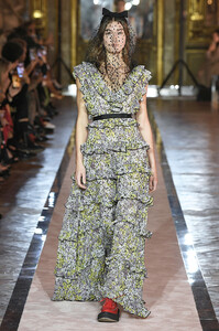 giambattistavalli-x-hm-event-runway-12.thumb.jpg.354742057074485fc149443dffb9b08b.jpg