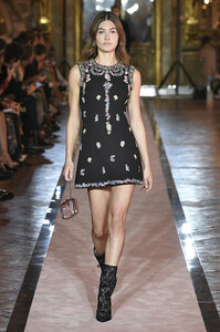 giambattistavalli-x-hm-event-runway-51.thumb.jpg.ef3f313443bb9b6dc9124934dd50de51.jpg