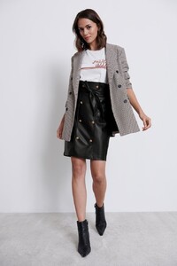 ginatricot-leather-skirt.thumb.jpeg.2dd34da4e63463e364fda3b7143184e8.jpeg
