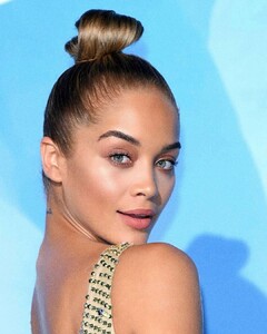 golden_barbie_70509690_2445145552391367_5194918154275876665_n.jpg