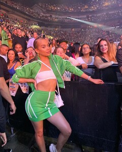 goldenbarbie_70833188_414326309242884_3291291106077093047_n.jpg