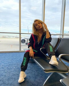 goldenbarbie_71700220_2558499477719457_3236863938288404288_n.jpg
