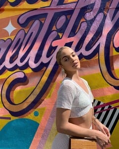 goldenbarbie_72109821_415075659426119_5886952983115515633_n.jpg
