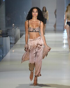 intimissimiofficial_73062010_197968281225323_4689954834364726164_n.jpg