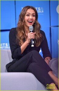 jessica-alba-talks-honest-company-building-business-bits-pretzels-founders-festival-06.thumb.jpg.1ca82d9e1e243c5d03d84ed04e24b94d.jpg