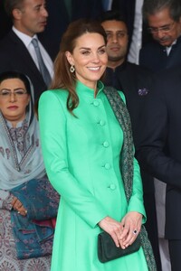kate-middleton-meets-the-prime-minister-of-pakistan-in-islamabad-10-15-2019-12.jpg
