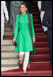 kate-middleton-meets-the-prime-minister-of-pakistan-in-islamabad-10-15-2019-13.jpg
