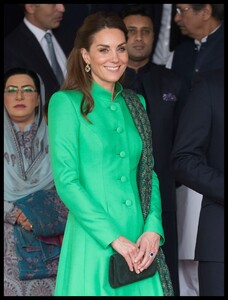 kate-middleton-meets-the-prime-minister-of-pakistan-in-islamabad-10-15-2019-14.jpg