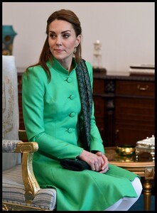kate-middleton-meets-the-prime-minister-of-pakistan-in-islamabad-10-15-2019-4.jpg