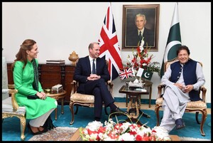 kate-middleton-meets-the-prime-minister-of-pakistan-in-islamabad-10-15-2019-5.jpg