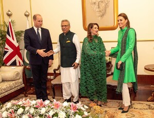 kate-middleton-meets-the-prime-minister-of-pakistan-in-islamabad-10-15-2019-9.jpg
