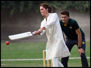 kate-middleton-visits-the-national-cricket-academy-in-lahore-10-17-2019-3.jpg