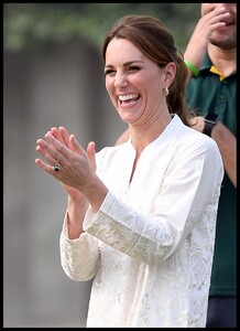 kate-middleton-visits-the-national-cricket-academy-in-lahore-10-17-2019-4.jpg