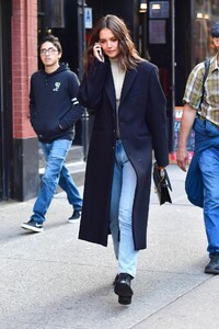 katie-holmes-autumn-street-style-nyc-10-15-2019-1.jpg