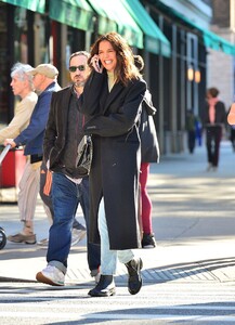 katie-holmes-autumn-street-style-nyc-10-15-2019-6.jpg