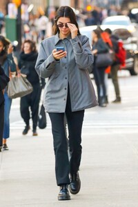 kendall-jenner-autumn-street-style-10-18-2019-0.jpg