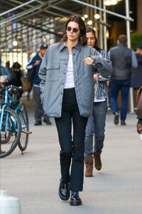 kendall-jenner-autumn-street-style-10-18-2019-4.jpg