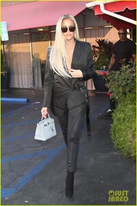khloe-kardashian-scott-disick-meet-up-for-lunch-01.jpg