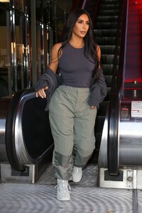kim-kardashian-street-style-10-02-2019-1.jpg