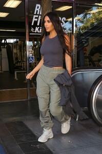 kim-kardashian-street-style-10-02-2019-2.jpg