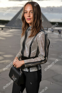 louis-vuitton-show-front-row-spring-summer-2020-paris-fashion-week-france-shutterstock-editorial-10431910b.thumb.jpg.d16d00582a83db3bcb9070cc75b85d7e.jpg