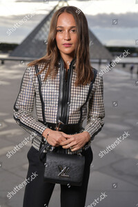 louis-vuitton-show-front-row-spring-summer-2020-paris-fashion-week-france-shutterstock-editorial-10431910c.thumb.jpg.7894432993a67eaee9f3c58fadfaa30e.jpg