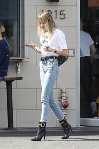 miley-cyrus-in-denim-out-and-about-in-los-angeles-10-19-2019-2.jpg