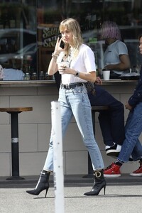miley-cyrus-in-denim-out-and-about-in-los-angeles-10-19-2019-3.jpg