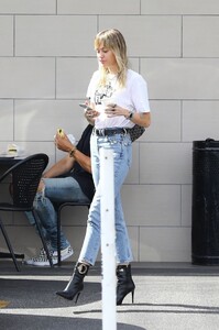 miley-cyrus-in-denim-out-and-about-in-los-angeles-10-19-2019-8.jpg