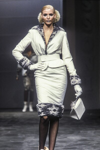 missoni-fw-1995-2.thumb.jpg.61a7061cc93ff06d9dceb3b86bd5bf05.jpg