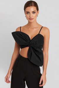 nakd_front_knot_cami_crop_top_1018-003937-0002_01a.thumb.jpg.860589437d3d72463ce0459d2c426425.jpg