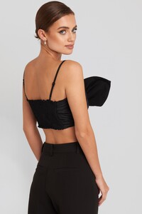 nakd_front_knot_cami_crop_top_1018-003937-0002_02b.thumb.jpg.c50ab503d06566ccf2acbd466a633112.jpg