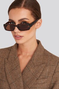 nakd_wide_retro_look_sunglasses_1015-002182-228357629.thumb.jpg.3c9d4338ab7e4eb99fdf044cc552f210.jpg